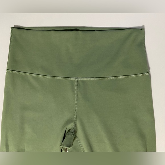 Like New! Lululemon Wunder Train HR Leggings - Picture 3 of 14